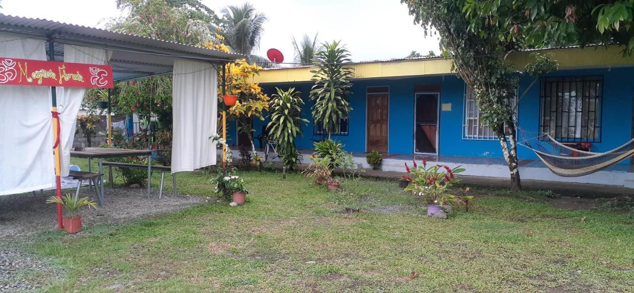 Rooms Palmeras Cahuita Eksteriør bilde